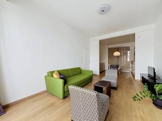 Tel: 0456 74 10 88 / E-mail: afonso.vpm@weinvest.be<br /><br />We Invest biedt u exclusief dit prachtige gemeubelde appartement aan, ideaal gelegen vlak bij het Sint-Katelijneplein en alle voorzieningen (winkels, parken en openbaar vervoer).<br /><br />Het appartement bevindt zich op de 4e verdieping van een gebouw met lift en is als volgt ingedeeld: een lichtrijke leefruimte, een volledig uitgeruste keuken met keukengerei, en een slaapkamer van 15 m² met directe toegang tot een douchekamer met toilet.<br /><br />Vlotte verbinding naar de Europese wijk en de NAVO. Het openbaar vervoer (trein, tram, metro en bus) bevindt zich op wandelafstand, met een rechtstreekse metroverbinding naar de universitaire ziekenhuizen Erasmus en Sint-Luc via metrolijnen 1 en 5 die halte Sint-Katelijne bedienen.<br /><br />Huurprijs: 1 100 €<br />Lasten: €120 (onderhoud van de gemeenschappelijke delen, privatieve verwarming en warm/koud water)<br /><br />EPC: E<br /><br />Onmiddellijk beschikbaar! Minimale huurduur: 2 jaar!<br /><br />Plan snel uw bezoek!<br />Ontdek ook onze andere exclusieve panden op www.weinvest.be.