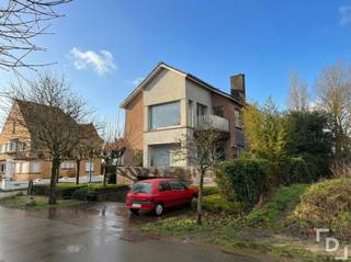 Recent opgefrist appartement in Koksijde met 2 slaapkamers, garage en parkeerplaatsenDit instapklaar en opgefrist appartement is gelegen op een...