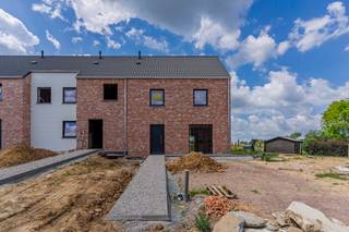 Geniet van de perfecte balans tussen toekomstgericht wonen, comfort en bereikbaarheid nabij centrum Ninove!LIGGINGOntdek deze prachtige...