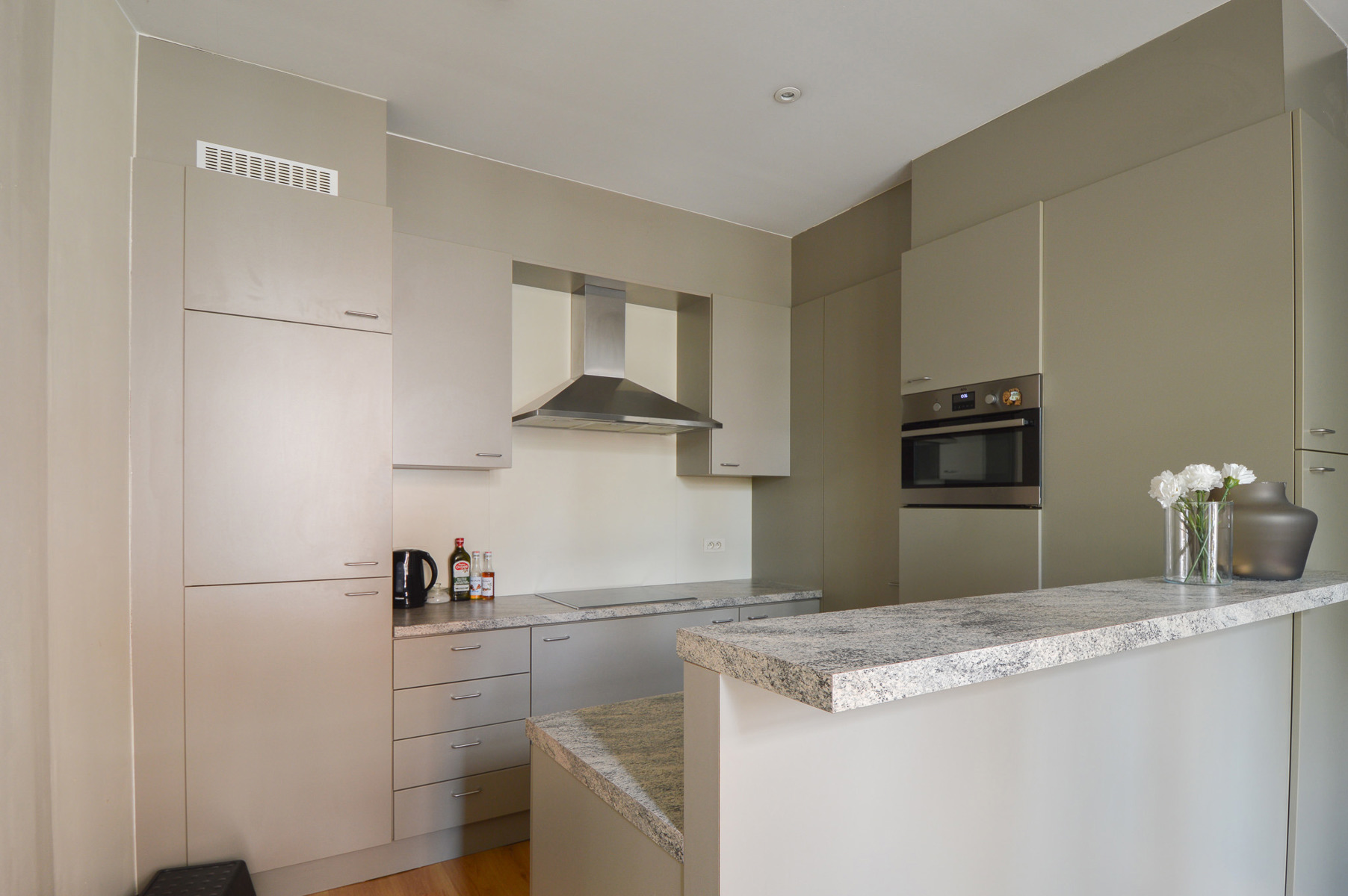GELIJKVLOERS APPARTEMENT MET 2 SLAAPKAMERS IN MARIABURG - foto 5