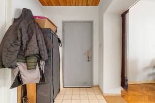Op een steenworp van het Flageyplein ontdekt u dit prachtige appartement op het gelijkvloers, met een bevoorrechte ligging op directe afstand van openbaar vervoer, winkels en alle voorzieningen.<br /><br />Met een oppervlakte van ongeveer 50 m² valt dit lichte appartement op door de lage gemeenschappelijke kosten. Het bestaat uit een aangename woonkamer met directe toegang tot een volledig ingerichte keuken, één slaapkamer en een douchekamer. Het pand is uitgerust met dubbel glas in de ramen, wat zorgt voor goed thermisch en akoestisch comfort.<br /><br />Dit appartement vormt een uitstekende opportuniteit, zowel voor een koppel dat op zoek is naar een aangename woonomgeving als voor een investeerder die een kwaliteitsvolle investering wil doen in een zeer gegeerde buurt.<br /><br />