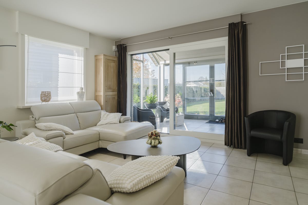 Ruime villa met 6 kamers te koop in Sint-Eloois-Vijve - foto 3