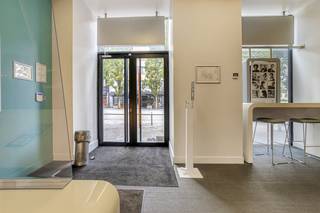 Ontdek deze instapklare kantoorruimte van ca. 230 m², ideaal gelegen in het centrum van Kortrijk. Dankzij de centrale ligging, goede bereikbaarheid...