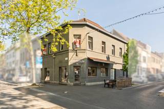 Te koop: opbrengsteigendom in de Abdijstraat, hartje Kiel, op een drukke commerciële winkelas met veel passage.Deze gesloten bebouwing ligt op een...