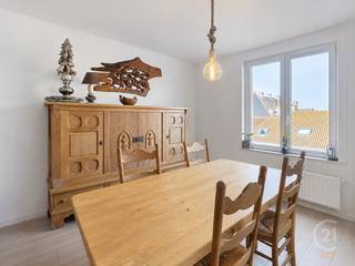 Ontdek dit charmante duplex appartement met mogelijkheid tot het maken van 4 slaapkamers in een kleine en rustige residentie, gelegen op een...