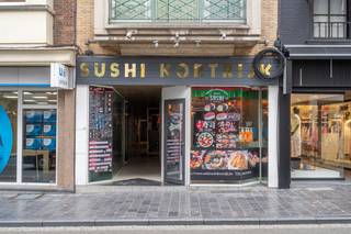 Op een uitstekende ligging in de Leiestraat, vlak bij de verlaagde Leieboorden en de Grote Markt, bevindt zich deze ruime handelsruimte met...