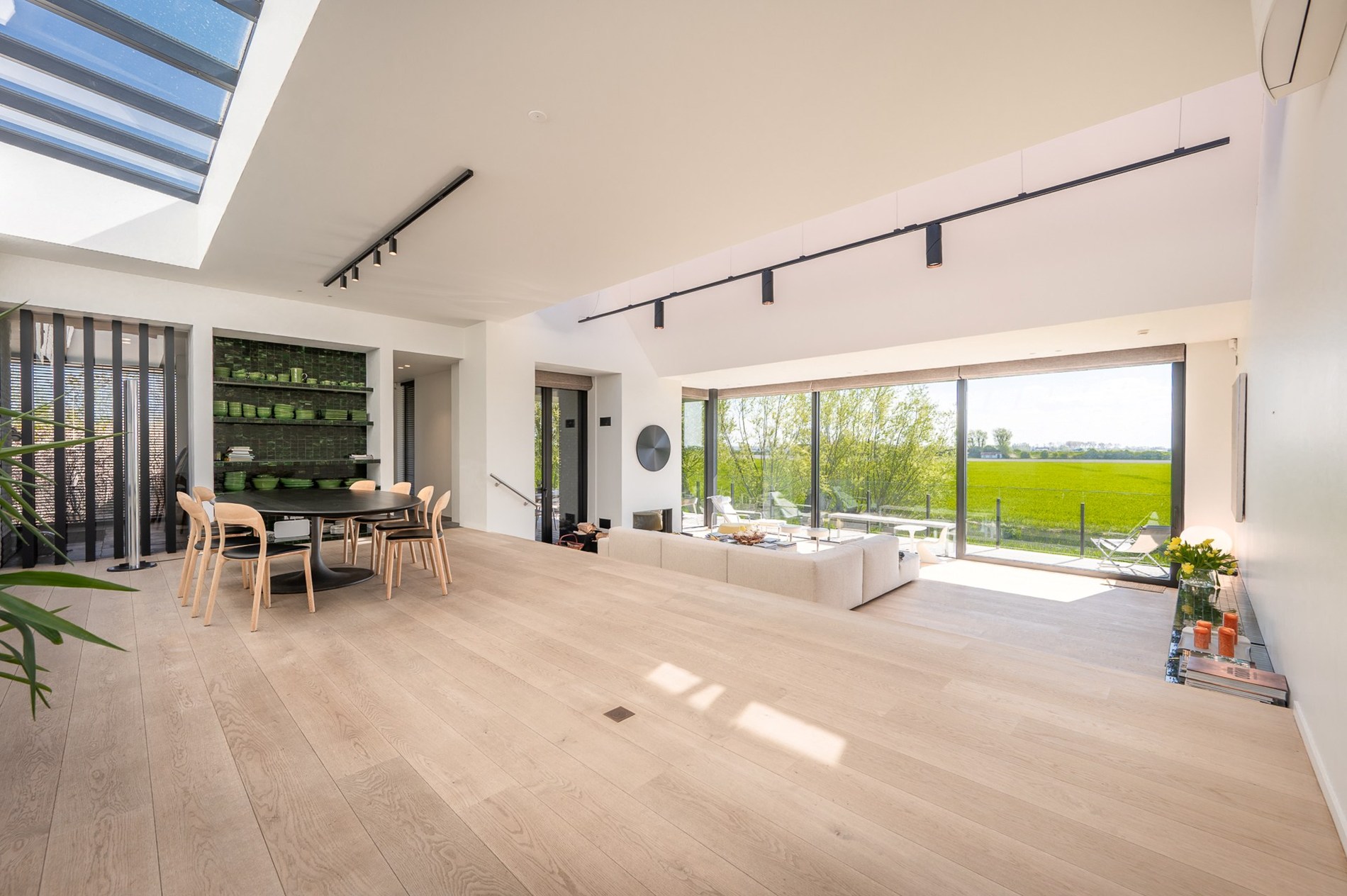 Uniek eigendom met adembenemende zichten gelegen op een perceel van ongeveer 3000 m². - foto 2