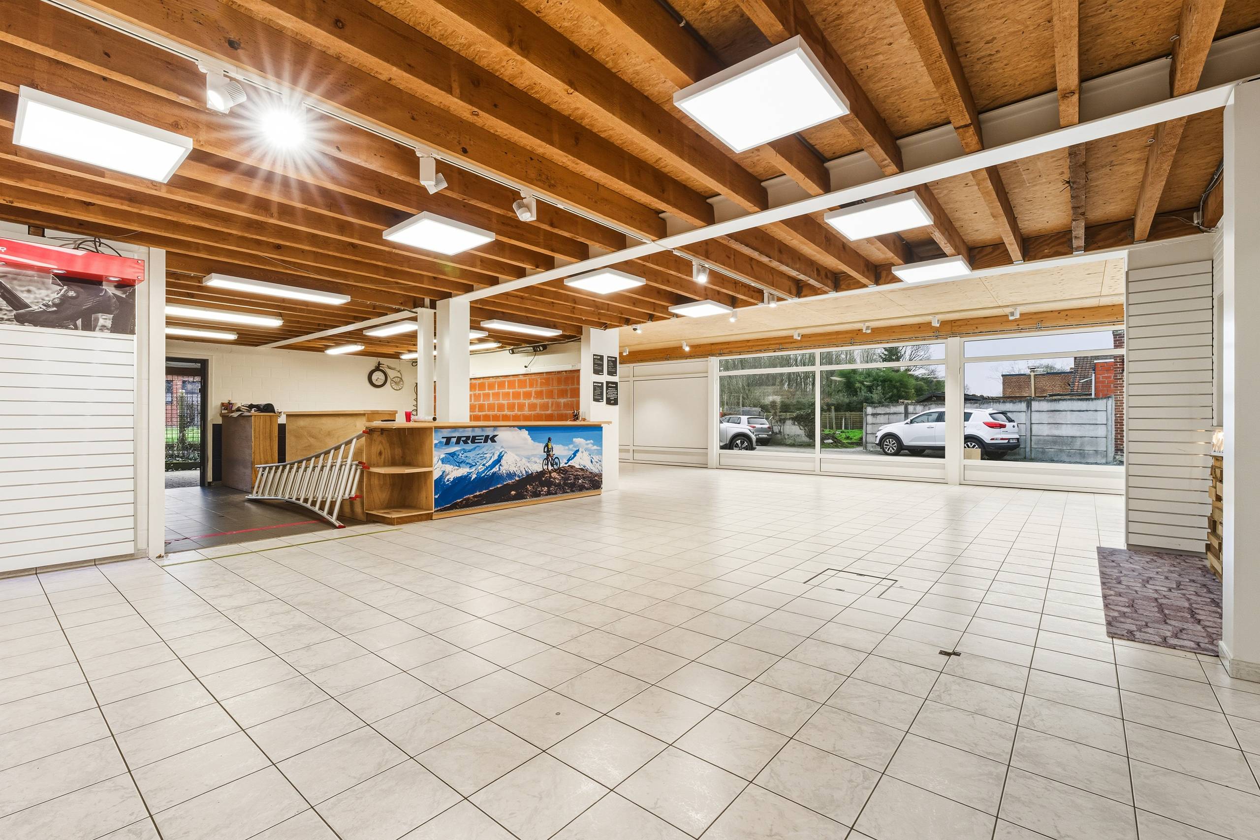 Halfopen handelspand met duplex en parking - foto 4