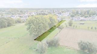 <p>Ruim perceel voor halfopen bebouwing te koop in een rustige straat nabij de dorpskern van Berlare.</p>

<p> </p>

<p>Dit bouwperceel biedt een uitstekende opportuniteit voor wie een halfopen bebouwing wil realiseren op een groot perceel in een aangename residentiële omgeving. De rustige ligging combineert vlot bereikbare voorzieningen met een groene omgeving vlak bij het Donkmeer en de omliggende Scheldemeersen. Dankzij de nabijheid van de dorpskern geniet u van winkels, scholen en openbaar vervoer op korte afstand. Een ideale locatie voor wie rustig wil wonen met veel buitenruimte en toch dicht bij alle dagelijkse faciliteiten wil blijven.</p>

<p> </p>

<p>Belangrijkste ruimtes:<br />• Zeer ruim bouwperceel geschikt voor een halfopen bebouwing<br />• Residentiële ligging in een rustige straat<br />• Vlotte verbinding naar het centrum van Berlare en omliggende gemeenten</p>

<p> </p>

<p>Troeven:<br />• Zeer groot perceel met veel mogelijkheden<br />• Rustige ligging nabij de dorpskern<br />• Korte afstand van Donkmeer en de Scheldemeersen</p>

<p> </p>

<p>Neem vandaag nog contact op met je ERA-makelaar voor meer informatie.</p>

<p> </p>

<p>JOUW DROOMGROND. ZO GEVONDEN!</p>