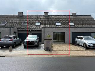 Te huur: moderne, ruime woning in Beveren-Leie, gelegen in een rustige residentiële omgeving. Deze woning, gebouwd in 2008, combineert een...