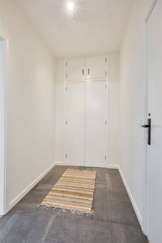 Ruim & zonnig appartement (92m²) met twee slaapkamers en garage op toplocatie te EdegemGelegen op de tweede verdieping van een kleinschalig gebouw in...