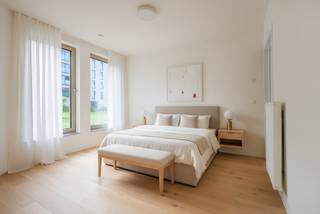 Telephone: 02 318 18 08 - Karson is part of the Courtyard III program located in the popular Tour et Taxis district. This emblematic place of Brussels gathers the best of the city in a peaceful and green setting. Enjoy spacious and comfortable apartments with high quality services. The Karson building was inspired by the rich Brussels architecture of the 19th century and is characterized by a strong Art Deco influence. Its green tiled facade directly overlooks the project's gardens, offering beautiful, well-oriented views from the terraces of the various apartments.  A unique building in a unique neighborhood.  Karson also offers excellent energy performance, thanks to excellent wall insulation, triple glazing and individual solar panels.   Do not miss this opportunity!