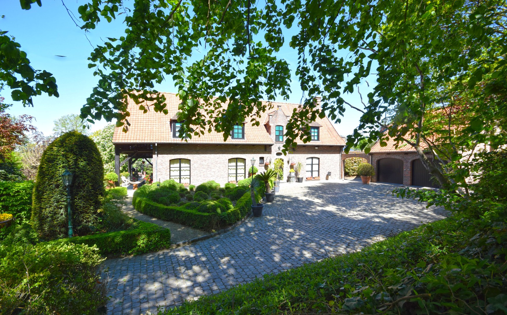 UITZONDERLIJK LANDHUIS MET FRAAIE TUINEN - VIJVER - WEIDES ... - foto 2