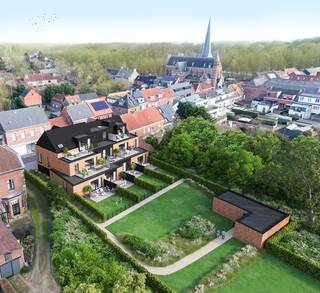 WERKEN GESTART<br /><br />In het rustige Hingene wordt Residentie Haelenhof opgetrokken, een stijlvol en energiezuinig woonproject. Volgens velen de mooiste deelgemeente van Bornem door zijn gezellige centrum, kasteel d'Ursel en het rondomliggend park. De residentie is gelegen op een centrale locatie nabij de N16 en op wandelafstand van winkels, scholen en openbaar vervoer.<br /><br />De architectuur combineert strakke lijnen, grote raampartijen en kwalitatieve afwerking in een kleinschalige residentie met veel aandacht voor wooncomfort.<br /><br />Het project zal bestaan uit 9 hedendaagse appartementen, telkens met een functionele indeling, veel lichtinval en eigen buitenruimte.<br />De ondergrondse verdieping is voorzien van parkeerplaatsen en private bergingen.<br />Achteraan het gebouw vinden we tevens een gemeenschappelijke fietsen- en tuinberging terug.<br /><br />De units zullen bijna-energieneutraal zijn en meer dan voldoen aan de huidige energienormen (E-peil ≤ 30). Er wordt oa. gebruik gemaakt van vloerverwarming via een geothermische warmtepomp, een ventilatiesysteem type D en thermische en akoestische isolatie.<br /><br />Alle appartementen genieten van een ruim terras en de gelijkvloers appartementen genieten daarenboven van een mooie tuin.<br />Er wordt gestreefd naar een kwalitatieve afwerking tot in de puntjes.<br /><br />De constructiewaarde kan aangekocht worden aan 6% BTW, indien je voldoet aan de voorwaarden.<br /><br />Wenst u meer informatie over dit kwalitatieve project?<br />Contacteer ons gerust via yordi@julimmo.be of 0473 76 18 07.