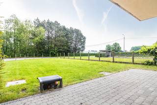 Dit perfect onderhouden gelijkvloers appartement is uitstekend gelegen nabij de dorpskern van Onze-Lieve-Vrouw-Waver, supermarkten, openbaar...