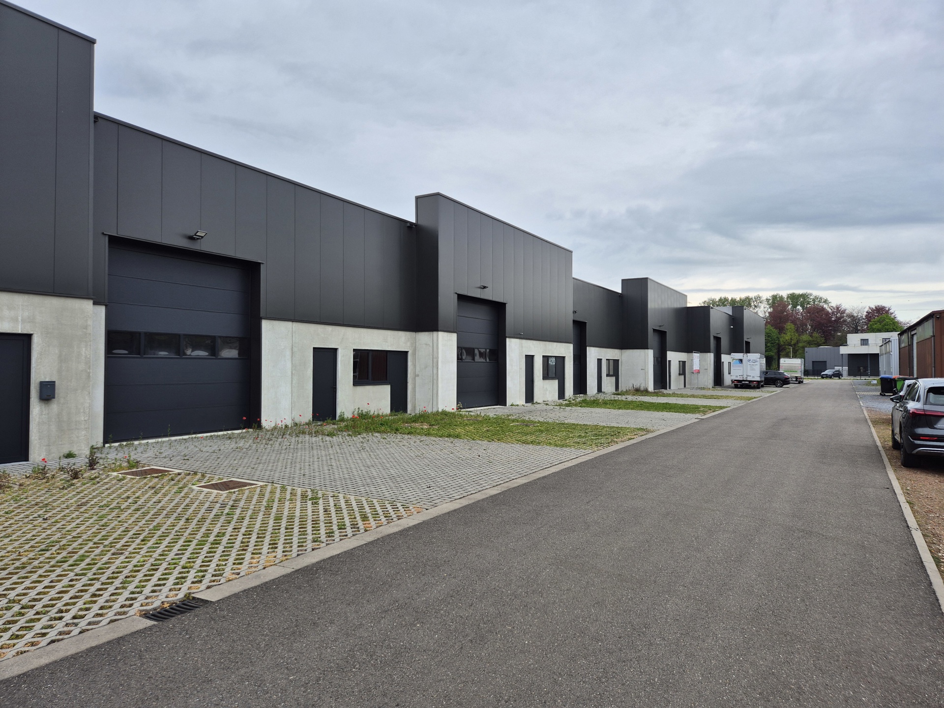 TE KOOP: recente KMO-unit van 288m² - foto 2