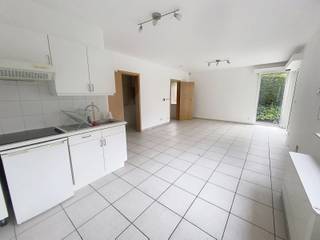 Voor meer informatie of een bezoek, kan u mailen naar verhuurwest@living-stone.beRustig gelegen kantoorruimteDit gebouw beschikt over een inkomhal,...