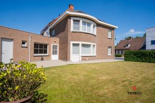 Op zoek naar een woning met veel ruimte, een leuke tuin én zonder renovatieverplichting? Dan is deze halfopen woning in de Papestraat 9 misschien...