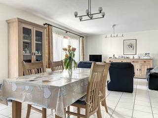 Gemeubeld appartement met 2 slaapkamers op de 6de verdieping gelegen bij het Leopold I-plein en het stadspark van Oostende. Indeling:- Inkomhal...