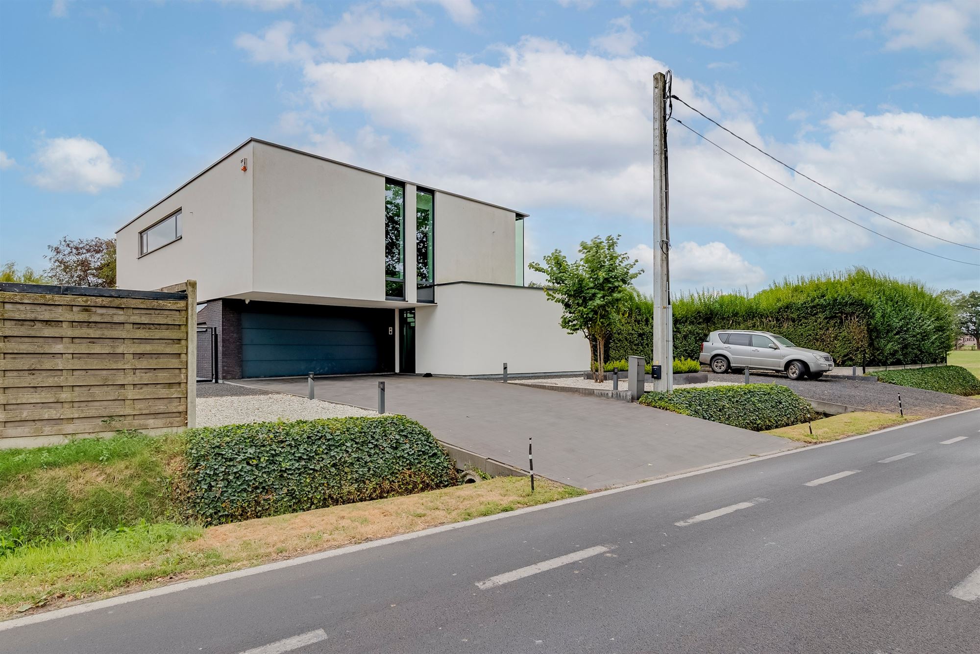 Exclusieve villa met 4 slaapkamers, 4 badkamers en luxueuze multifunctionele kelder op een toplocatie in Kalmthout! - foto 1