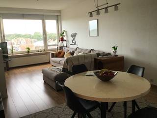 Ruim instapklaar appartement van 95m2 met twee slaapkamers, vlakbij Park Den Brandt en het Middelheimpark.<br />Dit ruim en verzorgde appartement is klaar om zo betrokken te worden. <br />De brede inkomhal met veiligheidsdeur biedt ruime ingemaakte kasten voor jassen, schoenen, sjaals… met een aparte ingebouwde kast voor wasmachine en droger.<br />Van daaruit komt u in de lichtrijke leefruimte, met een prachtig uitzicht, waar u in de ochtend in alle rust kan genieten van de opkomende zon.<br />Aansluitend bevindt zich een ingerichte keuken, met koelkast, diepvries, fornuis met oven en vaatwasser, en een klein terrasje, ideaal voor een koffie of een glaasje wijn.<br />Het appartement telt twee ruime slaapkamers (18 en 16m2), waarvan de tweede momenteel is ingericht als dressing/bureau, maar die zonder veel moeite kan opgesplitst worden, waardoor u een derde slaapkamer kan creëren.<br />In de badkamer vindt u een douche, lavabo met kastje, grote spiegel met veel opslagruimte en nog een hangkast als extra bergruimte .<br />Het toilet is apart.<br />Op wandelafstand vindt u verschillende gezellige bars en restaurants.<br />Door de uitstekende ligging leent dit appartement zich zowel uitstekend als opbrengsteigendom of als eigen woonst.<br />Extra troeven zijn de vier kelders die bij het appartement horen ( twee van 8m2 en twee van 2,5m2 )evenals een autostaanplaats. Allen inbegrepen in de prijs. <br />Een tweede inpandige autostaanplaats, onder het gebouw, is optioneel bij aan te kopen voor 15000€.<br />Het gebouw is netjes en goed onderhouden. Dak, lift en elektriciteit zijn conform.<br />EPC waarde B.<br />Het appartement ligt in een gezellige buurt vlakbij het centrum van Wilrijk, met goede bus- en tramverbindingen en alle uitvalswegen in de buurt.<br />Voor meer informatie of om een bezoek in te plannen, mag u mij gerust mailen of desgewenst bellen <br /><br />gerda.van.hoof1@icloud.com<br />0477/ 616423<br />