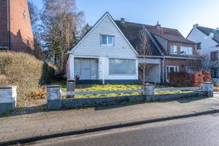 Gelegen te Heikant - Essen een woning met potentieel en enkele uitzonderlijke pluspunten.Locatie: Op wandelafstand van het station, sportpark, het...