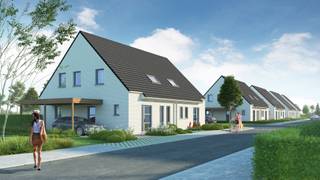 INDELING VAN DE WONING<br /><br />GELIJKVLOERS<br /><br />- Inkomhal- Gastentoilet- Leefruimte met open keuken- Trap naar boven- Berging/wasplaats- Carport<br />EERSTE VERDIEP<br /><br />- Nachthal met zolderluik- Badkamer met toilet- 4 slaapkamers<br />ZOLDERVERDIEP<br /><br />- Zolderruimte<br />Afbeeldingen zijn steeds illustratief en contractueel niet bindend.<br /><br />De koper heeft deels nog inspraak in de stijl en afwerking van de woning voor zover deze zaken niet werden vastgelegd door vergunning of bestelling van materialen.<br /><br />TIP: Hoe sneller U beslist in de bouwfase, des te meer inspraak U heeft in de keuze van materialen en/of afwerking.<br /><br />ECO-uitvoering dat voldoet aan strenge energienormen.<br /><br />- Zonnepanelen- Doorgedreven isolatie- Warmtepomp i.p.v. gas- Vloerverwarming- Ventilatie D- Max. E-peil = 30- Elektriciteitsaansluiting : 3 fasen