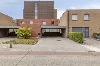 Dit appartement is gelegen in het centrum van Aalter. Horeca, winkels en scholen alsook de markt zijn heel op wandelafstand bereikbaar. Geniet...