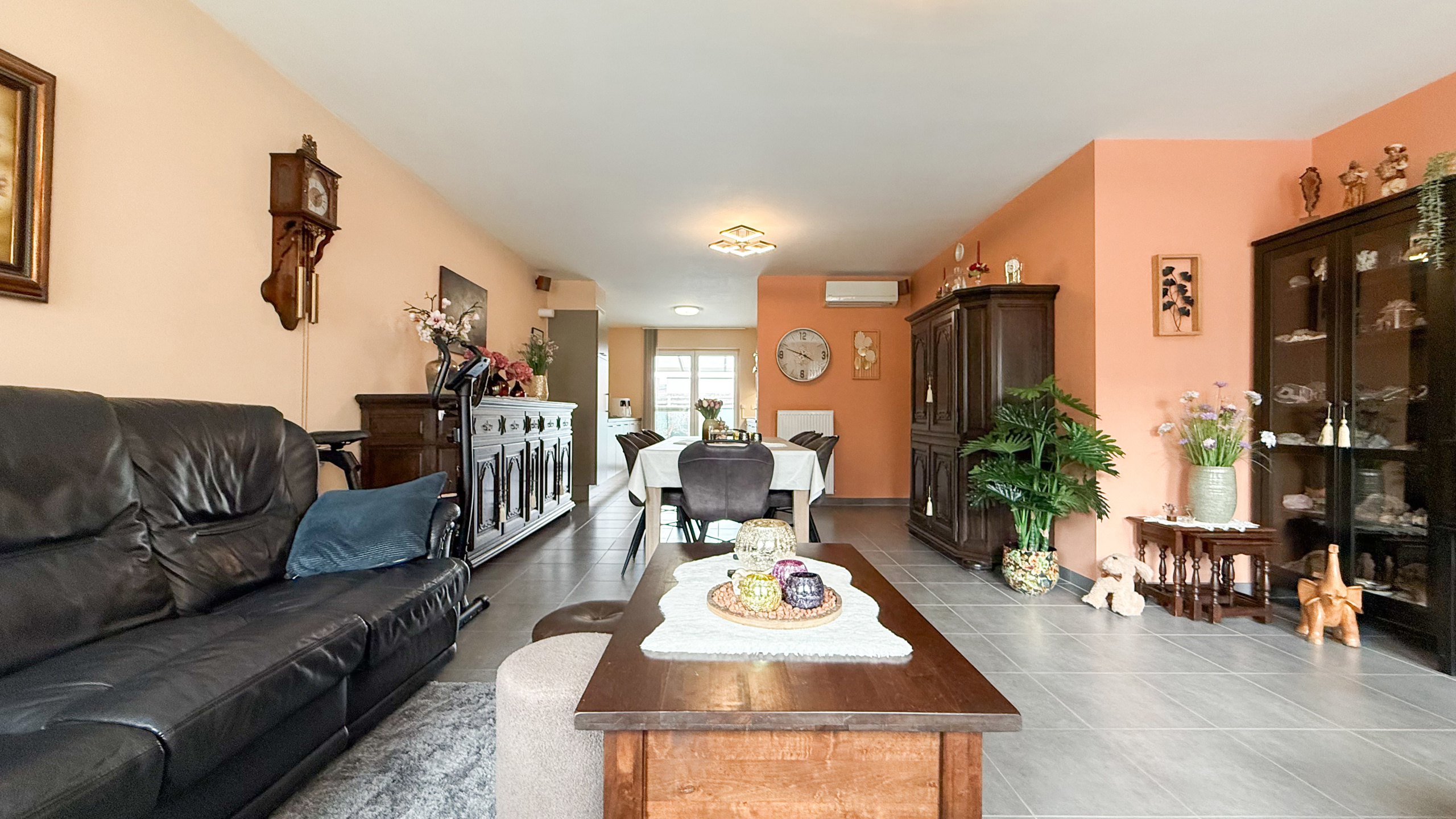 Ruim gelijkvloers appartement met tuin en parking - foto 4