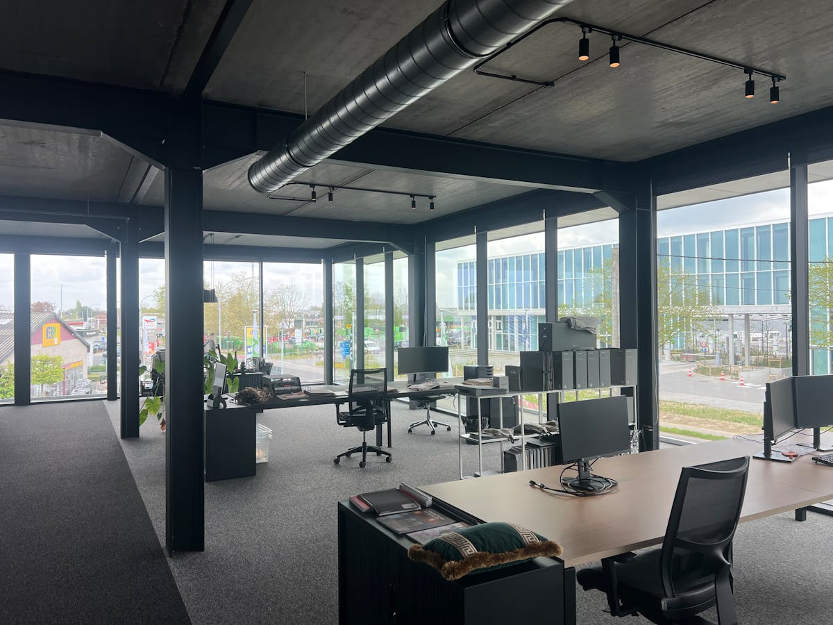 Kantoor van ca. 536 m² nabij de Ring van Roeselare - foto 2