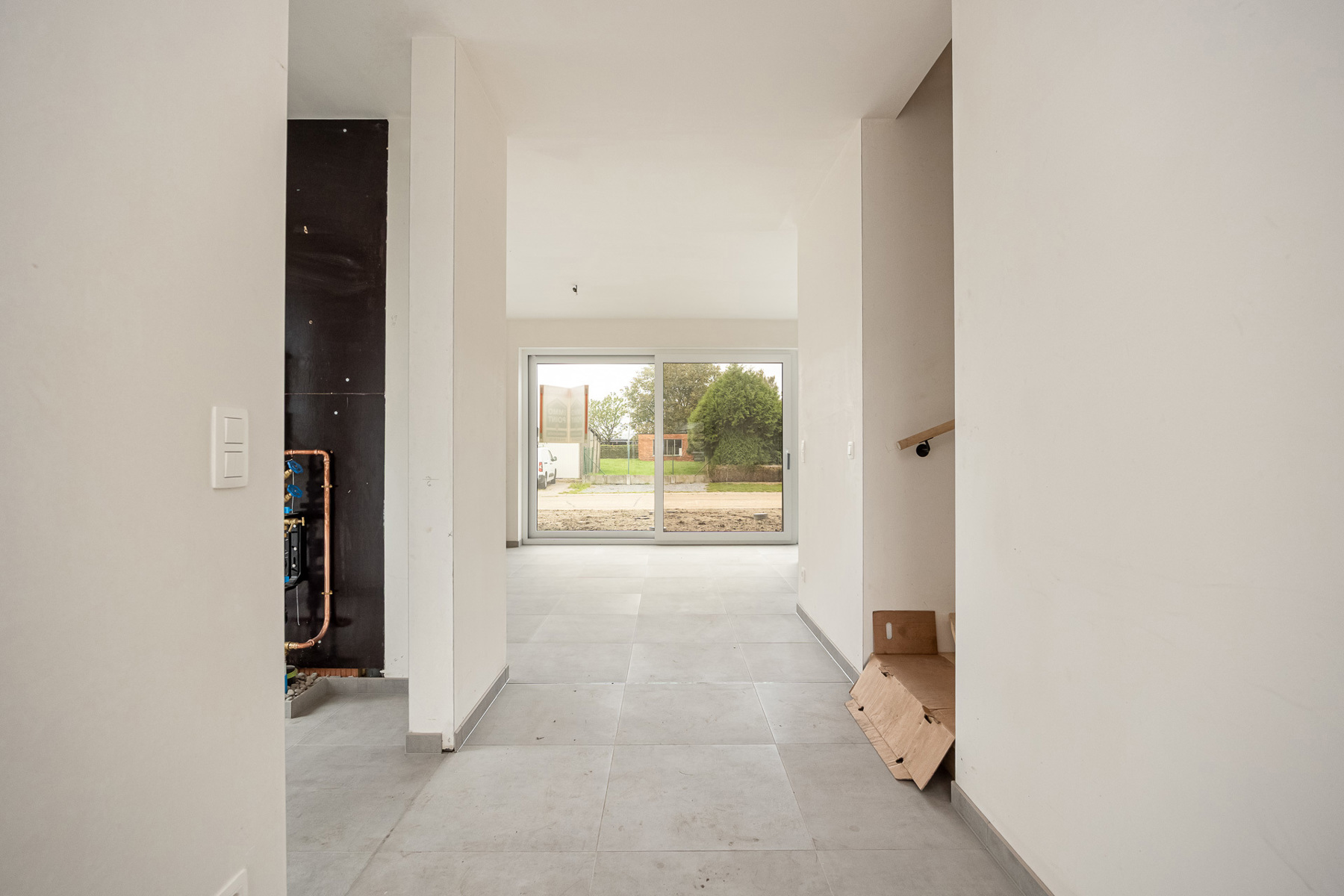 Halfopen woning met 3 slaapkamers en carport/fietsenberging op perceel van ca 320m² - foto 3