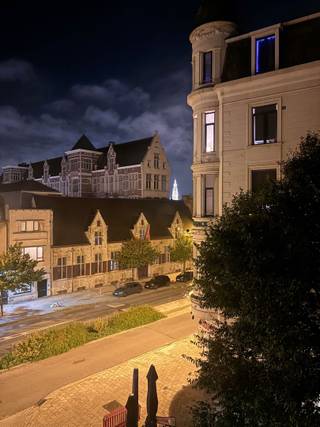 LUXE GERENOVEERD GEMENGD GEBOUW (2024)OP TOPLOCATIE IN HET STADSCENTRUM Aan het begin van de Paardenmarkt bevindt zich naast een gegeerde rustige...