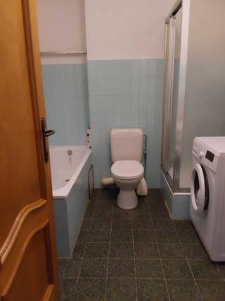 Gelijkvloers appartement met 2 slaapkamers – rustig en gunstig gelegenOntdek dit gezellige gelijkvloers appartement met 2 ruime slaapkamers, ideaal...