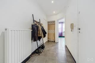 <pre><span>Information & visits: 02 315 51 72
Ixelles/ULB - We Invest offers this very nice penthouse duplex with 3-4 bedrooms and 2 bathrooms, ideally located just steps from the ULB and the Bois de la Cambre!
The 3rd floor is a 2-bedroom apartment, and the 4th floor is listed as 2 maid's rooms, which have been annexed for private and exclusive use in the basic deed.
Quite a bit of renovation is required, but the end result could be incredible. Possibility of creating a terrace by applying for planning permission.
Building with 4 owners, concrete structure, very easily accessible service shaft, flat roof, no elevator! Ideal for a shared investment!
PEB F for the 3rd floor and G for the 4th. The electrical system is not compliant.</span></pre>