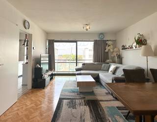 Dit proper en instapklaar appartement beschikt over een gunstig EPC, een conforme elektrische keuring en is volledig asbestvrij.De ligging is ideaal:...