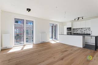 PARKLANE - TOUR & TAXIS: Dit mooi appartement is gelegen op de vierde verdieping van een nieuwbouwcomplex met lift en biedt de perfecte locatie...