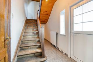 Deze te renoveren rijwoning, gelegen in Genk, biedt een uitstekende basis voor wie op zoek is naar een woning die volledig naar eigen smaak kan...