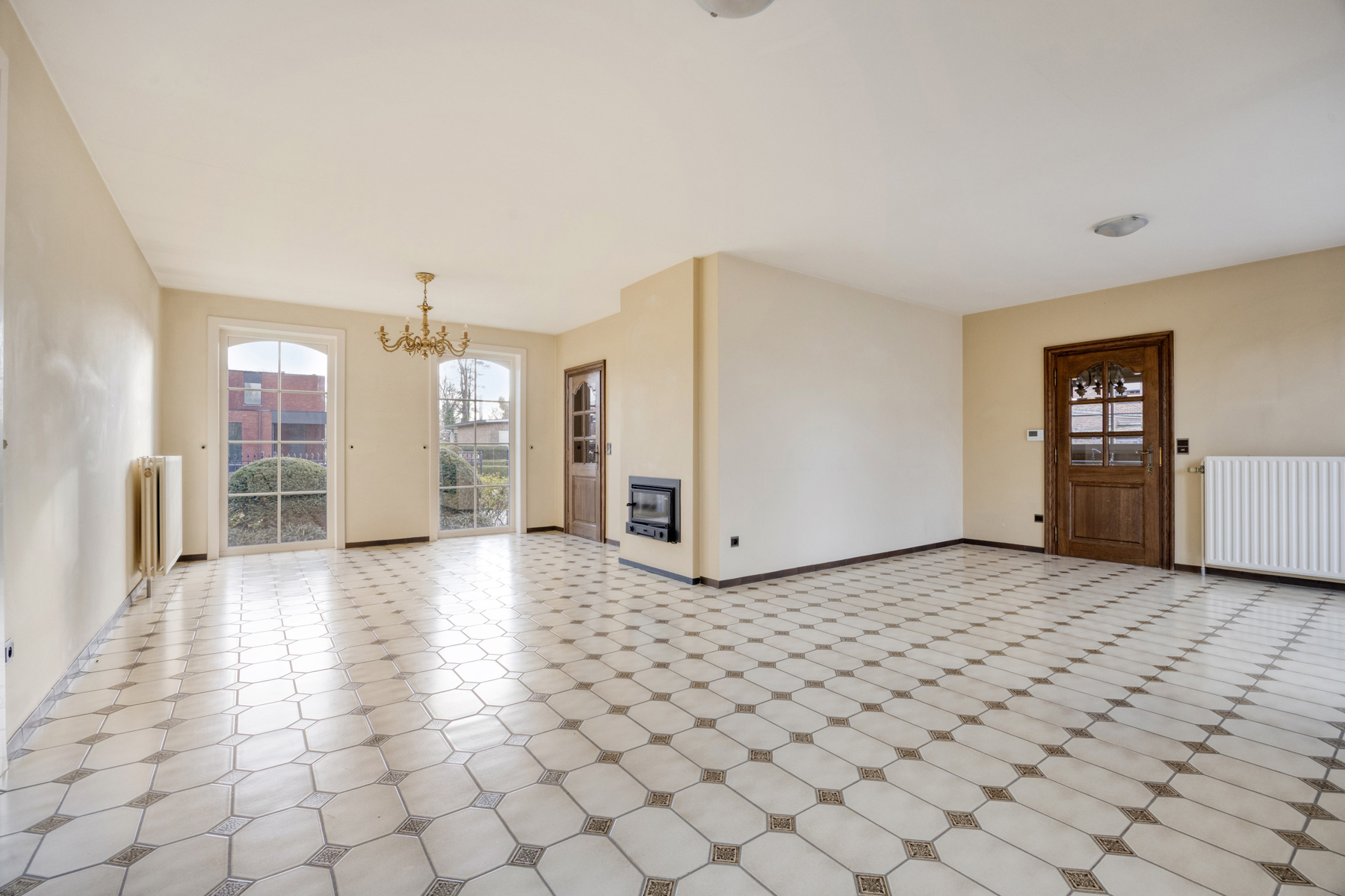 Rural villa with garden, 3 bedrooms and garages - photo 4