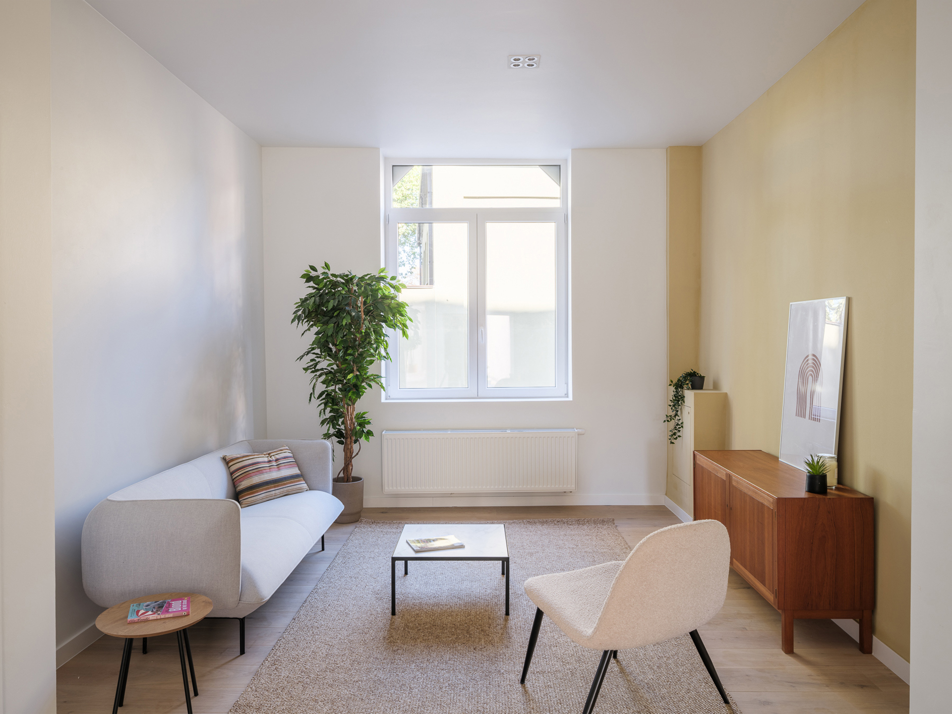 Volledig gerenoveerde woning met tuin en vier slaapkamers - foto 3