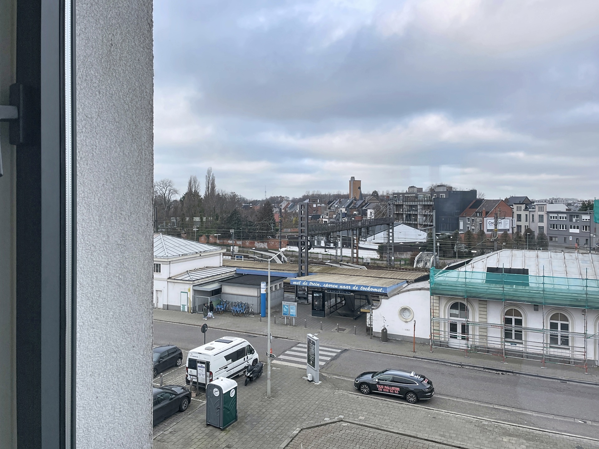 Instapklaar en gunstig gelegen appartement met terras. - foto 4