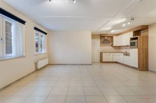 Instapklaar gelijkvloersappartement in hartje Lotenhulle – ideaal voor eigen bewoning of als slimme investeringOp zoek naar een comfortabel en goed...