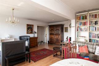 <p><span>HOBOKEN | ZEER GOED ONDERHOUDEN ÉÉN-SLAAPKAMER APPARTEMENT MET TERRAS EN KELDERBERGING (MOGELIJKHEID TOT 2e SLAAPKAMER ZOALS OORSPRONKELIJK SITUATIE)| GELEGEN OP DE VIJFDE VERDIEPING VAN VERZORGD GEBOUW MET LIFT | EPC B |</span></p><p><span>Indeling als volgt : inkomhal - lichtrijke woonkamer met aangrenzend terras - keuken - badkamer met ligbad en lavabo - toilet - slaapkamer met terras. Privatieve kelderberging.</span></p><p><span>De maandelijkse provisie bedraagt ca. 300 EUR (inclusief verwarming, water, syndicus, lift, onderhoud, blokpolis, vuilbakken,...).</span></p><p><span> </span></p>