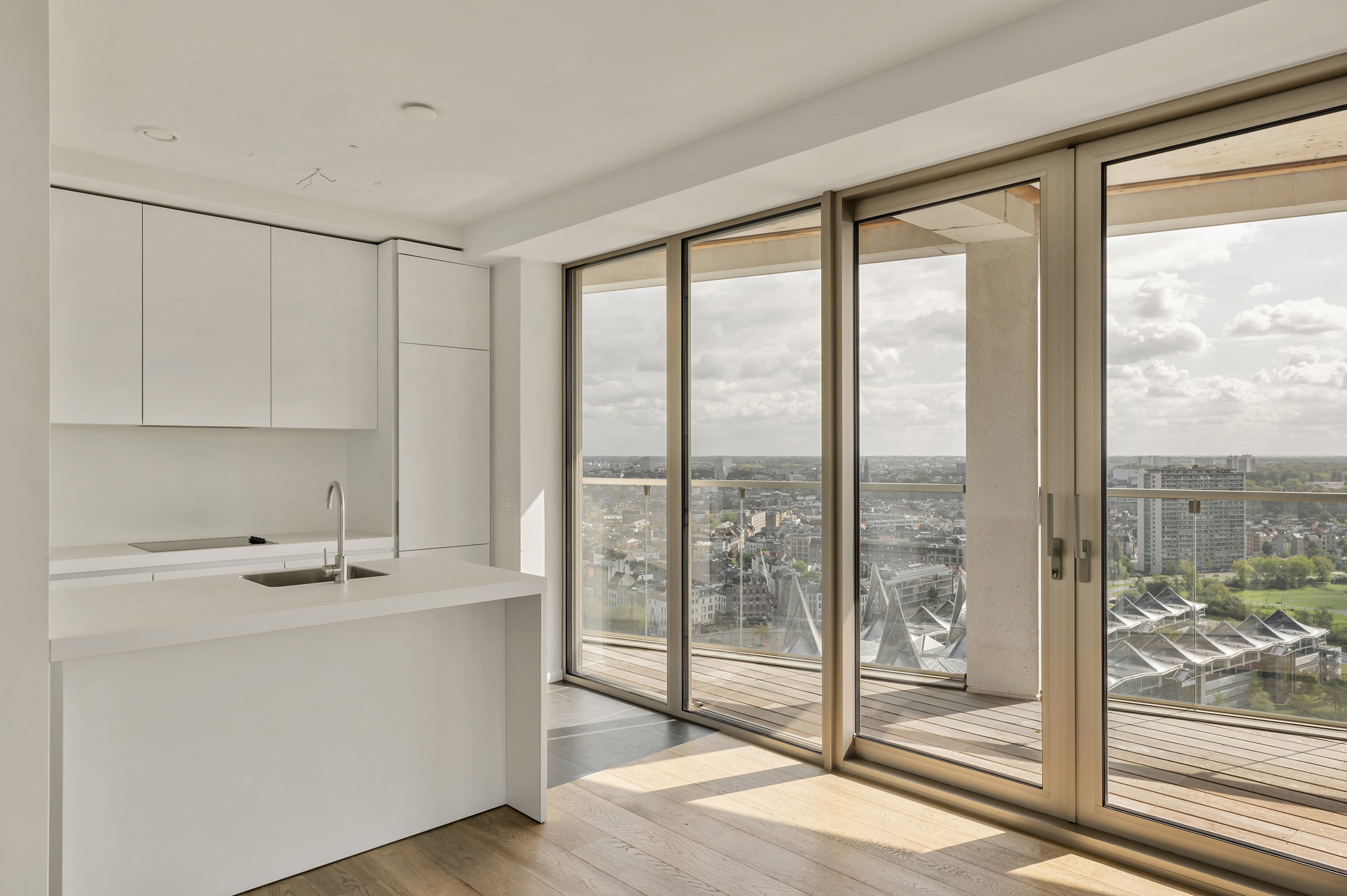 Uitzonderlijk hoekappartement op de 23ste verdieping met zicht over de skyline van Antwerpen. - foto 4