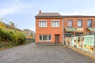 [[ DIT PAND NEEMT DEEL AAN DE ERA OPEN HUIZEN DAG OP 6/12 VAN 13:00 TOT 14:00 ]]LUMMEN: HALFOPEN BEBOUWING MET POTENTIEEL IN HET CENTRUMDeze te...