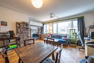 <p><span>Karaktervol, lichtrijk appartement met 2 slaapkamers en terras, gunstig gelegen nabij het Te Boelaerpark, winkels en invalswegen.</span></p><p><span>Het appartement bevindt zich in klein, verzorgd gebouw.</span></p><p><span>Indeling:</span></p><p><span>We bereiken de tweede verdieping met de trap: inkomhal, ruime living op parket (ca. 34 m²) met veel lichtinval, aansluitend de geïnstalleerde keuken met aansluiting wasmachine en toegang tot het overdekt terrasje, 2 ruime slaapkamers (ca. 13 m² en 11 m²), badkamer met ligbad en toilet. Bij het appartement horen tevens twee privatieve kelders.</span></p><p><span>Extra info:</span></p><p><span>- gunstig EPC (Energielabel B)</span></p><p><span>- nieuwe ramen (2025)</span></p><p><span>- nieuwe condenserende ketel (2025)</span></p><p><span>- dak voldoet reeds aan de energiedoelstelling</span></p><p><span> </span></p>