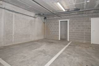 Ideaal gelegen ondergrondse parkeerplaatsen.In de recente, kleinschalige residentie De Toekomst (2003) in het dorpscentrum.Nog slechts 3...