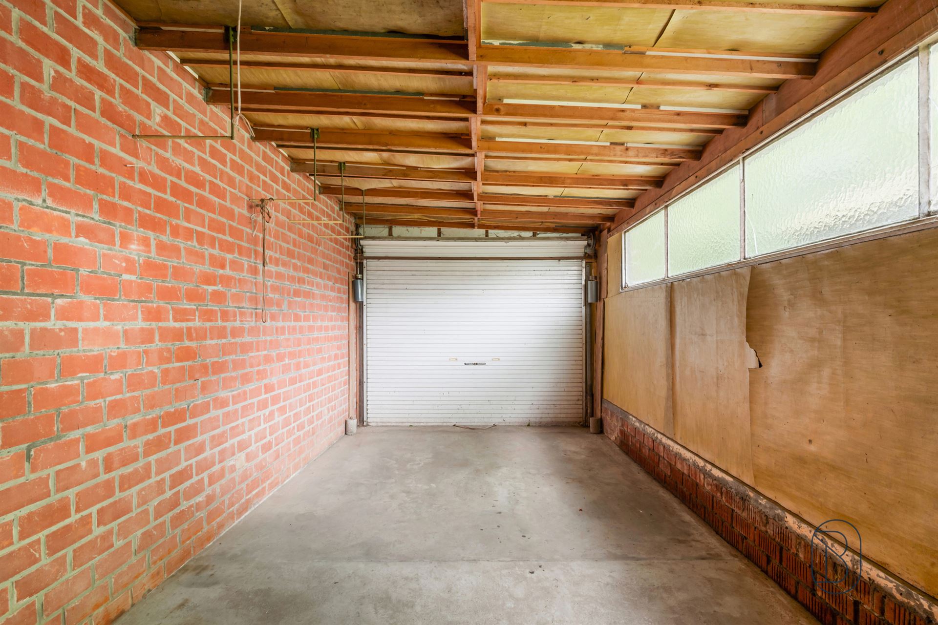 Te renoveren woning met 9 slpk, garage en tuin in Deerlijk - foto 5
