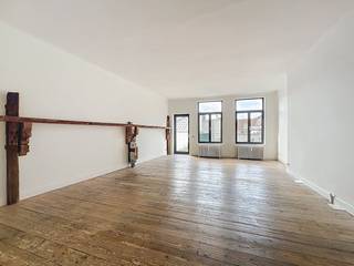 Enter an oasis of space and light, located on the second floor of a charming building in the heart of Ghent. This characterful apartment welcomes you with open arms and offers a perfect balance between the vibrancy of the city and the quiet home comfort. <br /><br />Nestled amidst bustling shopping streets, vibrant facilities and convenient public transport links, this unique place to live promises to bring the very best of city life at your fingertips. <br /><br />Apartment layout: <br />Entrance - living space - installed kitchen - bedroom - bathroom - terrace <br /><br />The common costs, in the form of a commission, amount to 150.00 euro/month and are used to maintain the common parts.