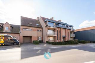 Zeldzame opbrengsteigendom bestaande uit 7 appartementen, 9 garageboxen en 8 staanplaatsen.In zeer goed staat van onderhoud en conform de huidige...