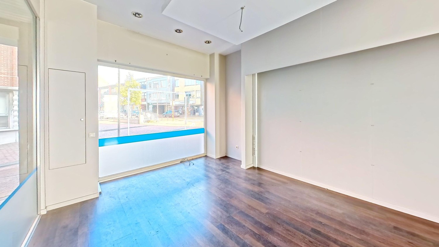 Handelspand met zeer ruim appartement in het centrum Brakel! - foto 4